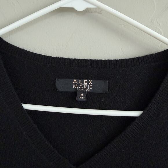 Alex Marie Woman’s 100% Cashmere V-neck Sweater Black Size M Quiet Luxury - Picture 2 of 6